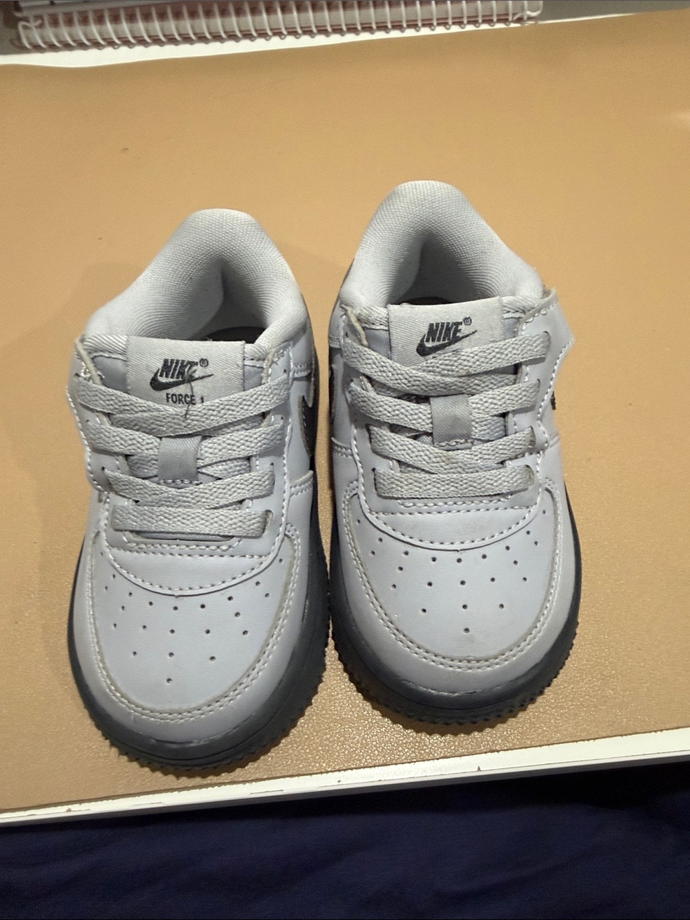 Nike Kids Light Gray and Black Low Top Sneakers